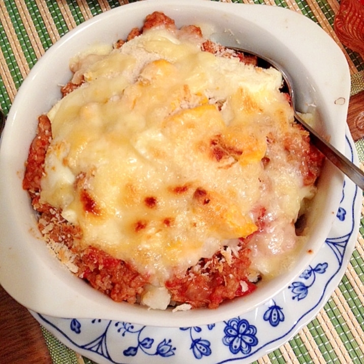 余ったミートソースをリメイク☆豪華なポテトグラタン